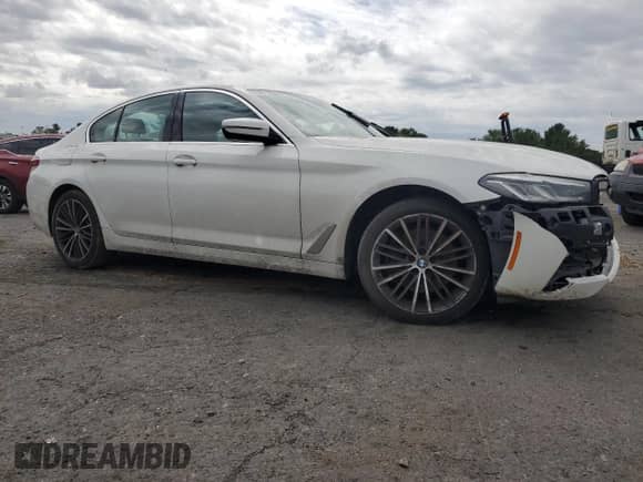 2022 BMW 5 Series 540i xDrive z VIN WBA73BJ01NWX52548, wystawiony jako Copart lot #69517675 z przebiegiem 56 665 mil mil oraz Szkoda całkowita • Salvage title. Historia ofert i sprzedaży dostępna na DreamBid. Obrazek 4.
