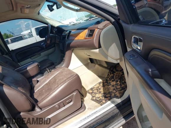 2010 Cadillac Escalade Platinum Edition with VIN 1GYUKDEF4AR152919, listed as a IAAI auction lot 42912076 with 134,742 mi miles and . Bid and sale history available at DreamBid. Image 5.