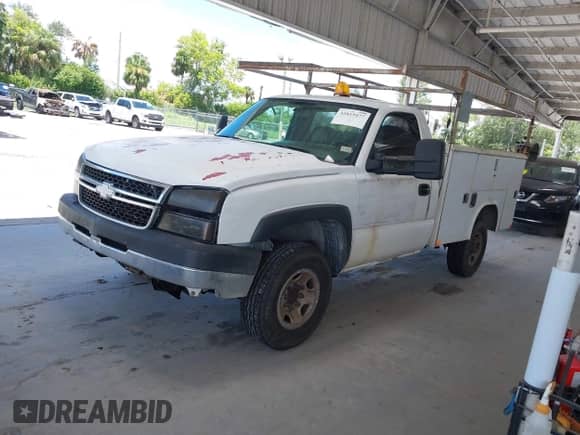 2006 Chevrolet Silverado 2500HD Work Truck z VIN 1GBHC24UX6E231121, wystawiony jako IAAI lot #42819477 z przebiegiem 212 193 mil mil oraz . Historia ofert i sprzedaży dostępna na DreamBid. Obrazek 16.