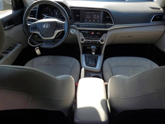 2018 Hyundai Elantra SEL с VIN KMHD84LF2JU586109, выставлен на аукционе Copart как лот 81219105 с пробегом 157 981 миль миль и Списание • Salvage title. История ставок и продаж доступна на DreamBid. Изображение 8.