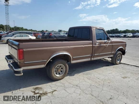 1989 Ford F-150 z VIN 2FTDF15Y1KCB50506, wystawiony jako Copart lot #68017895 z przebiegiem 77 537 mil mil oraz Czysty tytuł • Clean title. Historia ofert i sprzedaży dostępna na DreamBid. Obrazek 3.