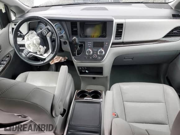 2016 Toyota Sienna XLE with VIN 5TDYK3DC9GS717149, listed as a Copart auction lot 84644415 with Not provided miles and Salvage title. Bid and sale history available at DreamBid. Image 8.
