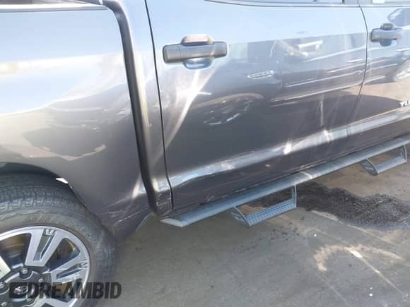 2018 Toyota Tundra SR5 z VIN 5TFEM5F13JX126580, wystawiony jako IAAI lot #43546186 z przebiegiem 34 117 mil mil oraz . Historia ofert i sprzedaży dostępna na DreamBid. Obrazek 17.