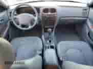 2001 Hyundai Sonata GLS z VIN KMHWF35V21A498000, wystawiony jako Copart lot #47246965 z przebiegiem 111 616 mil mil oraz Szkoda całkowita • Salvage title. Historia ofert i sprzedaży dostępna na DreamBid. Obrazek 8.