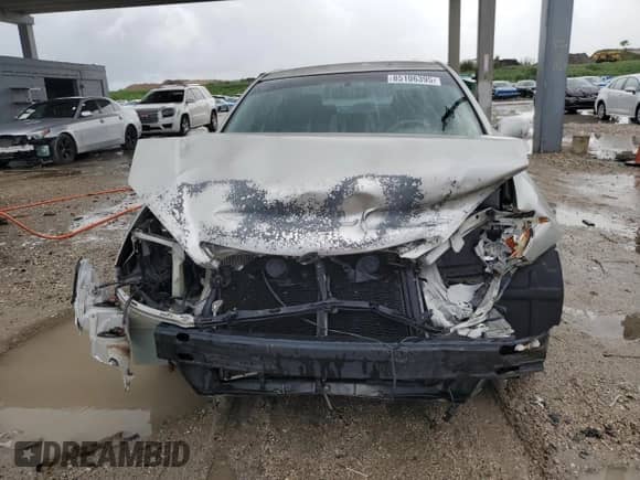 2002 Toyota Camry LE z VIN 4T1BF30K02U013039, wystawiony jako Copart lot #85106395 z przebiegiem 251 211 mil mil oraz Szkoda całkowita • Salvage title. Historia ofert i sprzedaży dostępna na DreamBid. Obrazek 5.