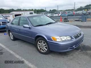 2000 Toyota Camry LE z VIN 4T1BF28K9YU098809, wystawiony jako IAAI lot #43058944 z przebiegiem 193 564 mil mil oraz . Historia ofert i sprzedaży dostępna na DreamBid. Obrazek 1.