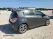 2017 Chevrolet Sonic LT z VIN 1G1JD6SHXH4129066, wystawiony jako Copart lot #66943415 z przebiegiem 74 889 mil mil oraz Szkoda całkowita • Salvage title. Historia ofert i sprzedaży dostępna na DreamBid. Obrazek 3.