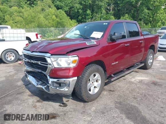 2020 Ram 1500 Big Horn z VIN 1C6RREFT5LN276328, wystawiony jako IAAI lot #42487752 z przebiegiem 95 244 mil mil oraz . Historia ofert i sprzedaży dostępna na DreamBid. Obrazek 22.