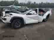 2018 Toyota Tacoma SR5 z VIN 5TFSZ5AN9JX161137, wystawiony jako IAAI lot #42857176 z przebiegiem Nie podano mil oraz . Historia ofert i sprzedaży dostępna na DreamBid. Obrazek 2.