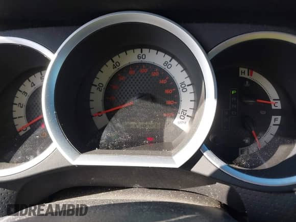 2012 Toyota Tacoma z VIN 5TFNX4CN7CX015297, wystawiony jako IAAI lot #43308388 z przebiegiem 276 426 mil mil oraz . Historia ofert i sprzedaży dostępna na DreamBid. Obrazek 7.