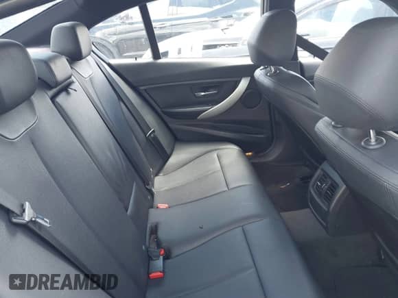 2013 BMW 3 Series 320i z VIN WBA3B1C58DF461645, wystawiony jako IAAI lot #42265684 z przebiegiem 185 873 mil mil oraz . Historia ofert i sprzedaży dostępna na DreamBid. Obrazek 8.