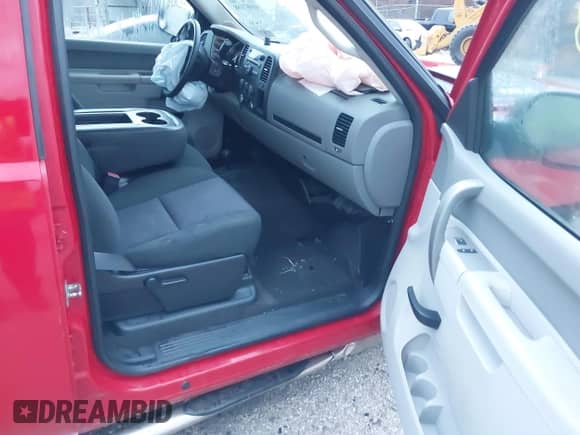 2013 Chevrolet Silverado 2500HD Work Truck z VIN 1GC1KVCG9DF142127, wystawiony jako IAAI lot #41487168 z przebiegiem 179 867 mil mil oraz . Historia ofert i sprzedaży dostępna na DreamBid. Obrazek 5.