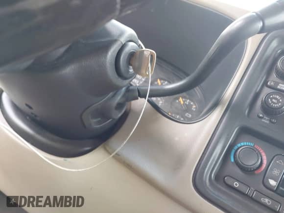 2005 Chevrolet Suburban Z71 с VIN 3GNFK16Z85G236552, выставлен на аукционе IAAI как лот 42335590 с пробегом 213 398 миль миль и . История ставок и продаж доступна на DreamBid. Изображение 11.