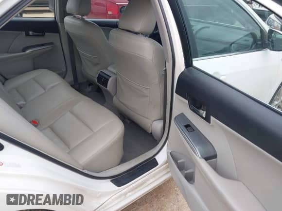 2014 Toyota Camry LE z VIN 4T1BD1FK5EU113952, wystawiony jako IAAI lot #42952453 z przebiegiem Nie podano mil oraz . Historia ofert i sprzedaży dostępna na DreamBid. Obrazek 8.