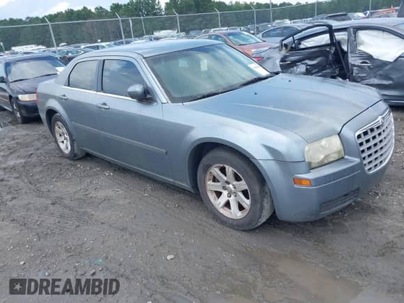 2006 Chrysler 300 with VIN 2C3LA43R56H526127, listed as a IAAI auction lot 42656383 with 148,917 mi miles and . Bid and sale history available at DreamBid. Image 1.