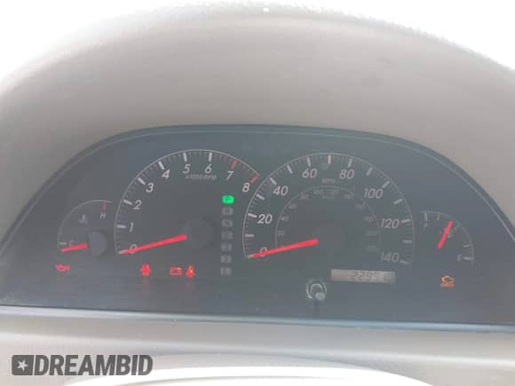 2005 Toyota Camry LE z VIN JTDBF32K850164577, wystawiony jako IAAI lot #43327160 z przebiegiem 229 910 mil mil oraz . Historia ofert i sprzedaży dostępna na DreamBid. Obrazek 7.