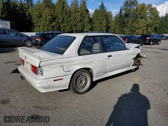 1988 BMW M3 с VIN WBSAK0307J2197936, выставлен на аукционе Copart как лот 81806055 с пробегом 185 155 миль миль и Списание • Salvage title. История ставок и продаж доступна на DreamBid. Изображение 3.