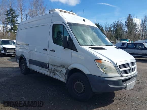 2008 Dodge Sprinter z VIN WD0PE745385289170, wystawiony jako IAAI lot #41669592 z przebiegiem 87 349 mil mil oraz . Historia ofert i sprzedaży dostępna na DreamBid. Obrazek 1.