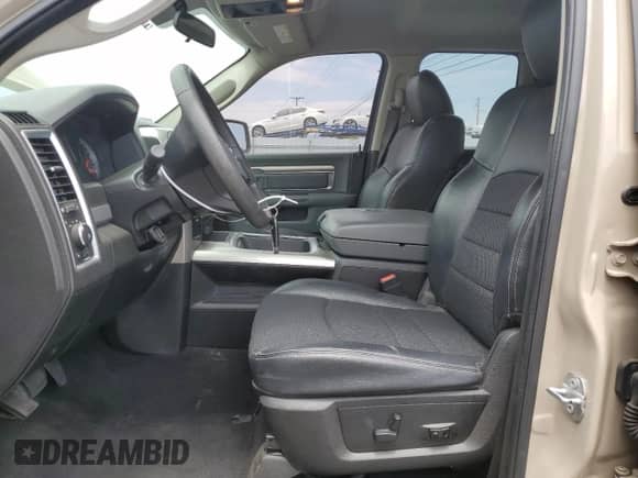 2019 Ram 1500 Big Horn z VIN 1C6RR6GT0KS722602, wystawiony jako Copart lot #64776035 z przebiegiem 122 414 mil mil oraz Szkoda całkowita • Salvage title. Historia ofert i sprzedaży dostępna na DreamBid. Obrazek 7.