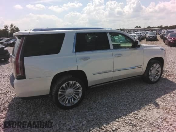 2015 Cadillac Escalade Platinum z VIN 1GYS4PKJXFR582439, wystawiony jako Copart lot #65702115 z przebiegiem 172 677 mil mil oraz Czysty tytuł • Clean title. Historia ofert i sprzedaży dostępna na DreamBid. Obrazek 3.