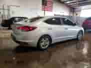 2019 Hyundai Elantra SEL z VIN 5NPD84LF3KH433450, wystawiony jako Copart lot #47722205 z przebiegiem 104 882 mil mil oraz Szkoda całkowita • Salvage title. Historia ofert i sprzedaży dostępna na DreamBid. Obrazek 3.