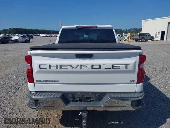 2019 Chevrolet Silverado 1500 LT z VIN 3GCPWCEDXKG186915, wystawiony jako IAAI lot #42566768 z przebiegiem 126 286 mil mil oraz . Historia ofert i sprzedaży dostępna na DreamBid. Obrazek 17.