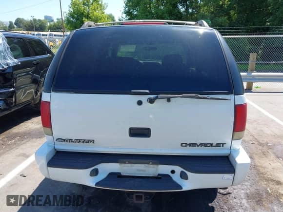 2000 Chevrolet Blazer LS with VIN 1GNDT13W1Y2252961, listed as a IAAI auction lot 42846254 with 298,056 mi miles and . Bid and sale history available at DreamBid. Image 16.