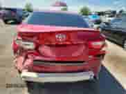 2020 Toyota Camry SE z VIN 4T1G11AKXLU334966, wystawiony jako Copart lot #70904215 z przebiegiem 118 425 mil mil oraz Szkoda całkowita • Salvage title. Historia ofert i sprzedaży dostępna na DreamBid. Obrazek 6.