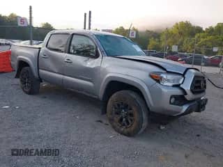 2022 Toyota Tacoma SR z VIN 3TMCZ5AN1NM519301, wystawiony jako IAAI lot #42611422 z przebiegiem 35 889 mil mil oraz . Historia ofert i sprzedaży dostępna na DreamBid. Obrazek 1.