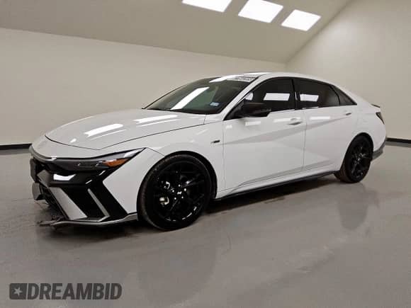 2025 Hyundai Elantra N Line z VIN KMHLR4DF0SU933767, wystawiony jako Copart lot #67764285 z przebiegiem 20 976 mil mil oraz Czysty tytuł • Clean title. Historia ofert i sprzedaży dostępna na DreamBid. Obrazek 1.