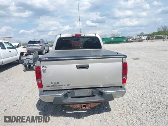 2008 Chevrolet Colorado 2LT z VIN 1GCDT13E588101764, wystawiony jako IAAI lot #42093281 z przebiegiem 144 611 mil mil oraz . Historia ofert i sprzedaży dostępna na DreamBid. Obrazek 16.