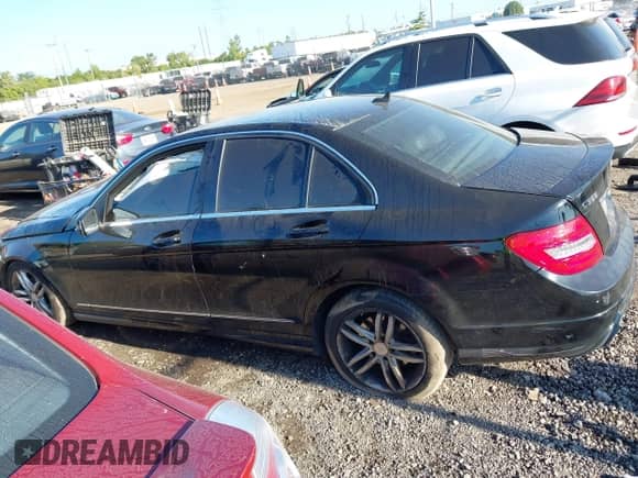 2014 Mercedes-Benz C 300 Sport z VIN WDDGF8AB9ER321586, wystawiony jako IAAI lot #43082118 z przebiegiem 169 799 mil mil oraz . Historia ofert i sprzedaży dostępna na DreamBid. Obrazek 14.