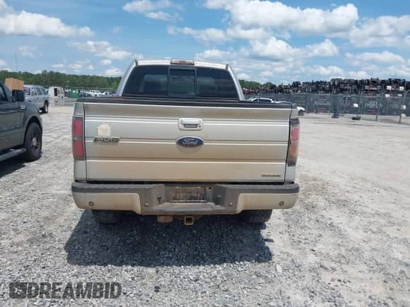 2011 Ford F-150 XL с VIN 1FTFX1EF6BFC40467, выставлен на аукционе IAAI как лот 42381390 с пробегом Не указан миль и . История ставок и продаж доступна на DreamBid. Изображение 16.