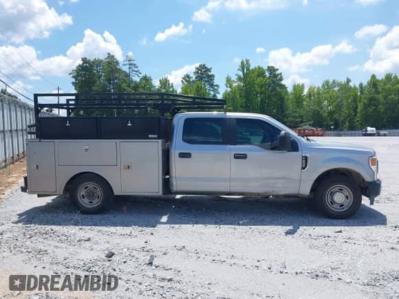 2021 Ford F-250 z VIN 1FT7W2AN0MED44584, wystawiony jako IAAI lot #42803094 z przebiegiem 130 459 mil mil oraz . Historia ofert i sprzedaży dostępna na DreamBid. Obrazek 13.