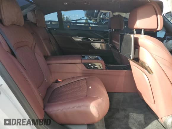 2022 BMW 7 Series with VIN WBA7U2C11NCH35515, listed as a Copart auction lot 63693782 with Not provided miles and . Bid and sale history available at DreamBid. Image 6.