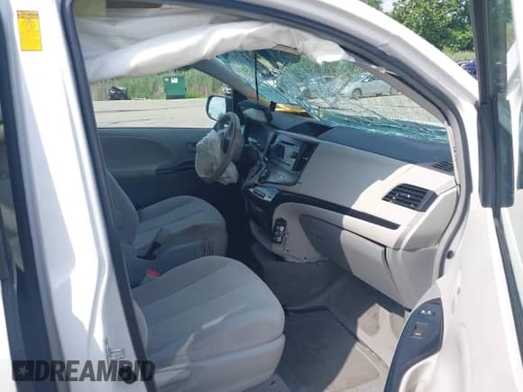 2013 Toyota Sienna LE AAS с VIN 5TDKK3DC2DS363105, выставлен на аукционе IAAI как лот 42727775 с пробегом 86 803 миль миль и . История ставок и продаж доступна на DreamBid. Изображение 5.