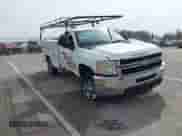 2011 Chevrolet Silverado 2500HD Work Truck z VIN 1GB0KVCG3BZ435842, wystawiony jako IAAI lot #42012293 z przebiegiem 345 993 mil mil oraz . Historia ofert i sprzedaży dostępna na DreamBid. Obrazek 1.