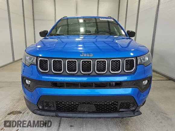 2023 Jeep Compass Latitude Lux with VIN 3C4NJDFN2PT505113, listed as a Copart auction lot 81676415 with 35,021 mi miles and Clean title. Bid and sale history available at DreamBid. Image 5.