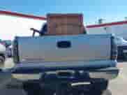 2006 Chevrolet Silverado 1500 LT3 z VIN 2GCEK13T661150851, wystawiony jako IAAI lot #43264646 z przebiegiem 238 347 mil mil oraz . Historia ofert i sprzedaży dostępna na DreamBid. Obrazek 16.