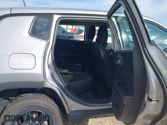 2020 Jeep Compass Sport z VIN 3C4NJDAB4LT256661, wystawiony jako IAAI lot #43300392 z przebiegiem 80 177 mil mil oraz . Historia ofert i sprzedaży dostępna na DreamBid. Obrazek 8.