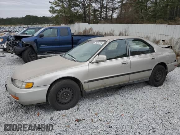 1996 Honda Accord with VIN 1HGCE6647TA010021, listed as a Copart auction lot 86294974 with 162,400 mi miles and Salvage title. Bid and sale history available at DreamBid. Image 1.
