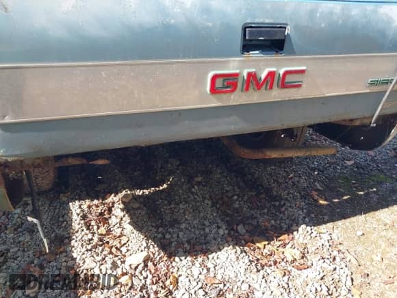 1991 GMC Sierra 1500 with VIN 2GTEK19K4M1502143, listed as a IAAI auction lot 43368830 with 190,000 mi miles and . Bid and sale history available at DreamBid. Image 13.