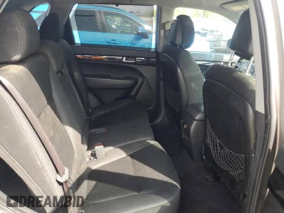 2014 Kia Sorento LX z VIN 5XYKT4A69EG435868, wystawiony jako Copart lot #83804555 z przebiegiem 115 009 mil mil oraz Nie do naprawy • Non repairable. Historia ofert i sprzedaży dostępna na DreamBid. Obrazek 11.