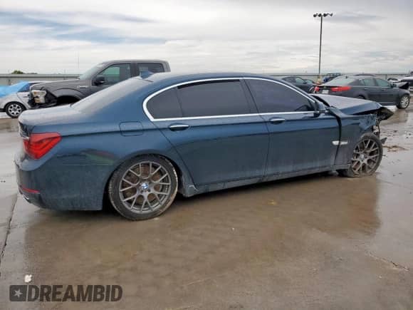 2013 BMW 7 Series 750Li с VIN WBAYE8C54DD132832, выставлен на аукционе Copart как лот 63086555 с пробегом Не указан миль и Списание • Salvage title. История ставок и продаж доступна на DreamBid. Изображение 3.