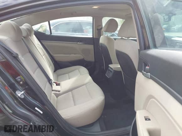 2017 Hyundai Elantra SE z VIN KMHD84LF9HU284584, wystawiony jako IAAI lot #42042620 z przebiegiem 95 183 mil mil oraz . Historia ofert i sprzedaży dostępna na DreamBid. Obrazek 8.