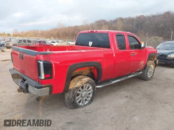 2011 Chevrolet Silverado 2500HD LT с VIN 1GC2KXCG2BZ383930, выставлен на аукционе IAAI как лот 41017718 с пробегом 276 223 миль миль и . История ставок и продаж доступна на DreamBid. Изображение 4.