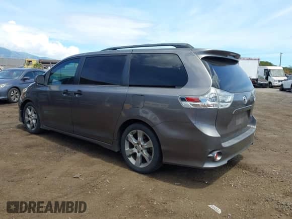 2013 Toyota Sienna SE with VIN 5TDXK3DC2DS324200, listed as a IAAI auction lot 43118012 with 158,753 mi miles and . Bid and sale history available at DreamBid. Image 3.