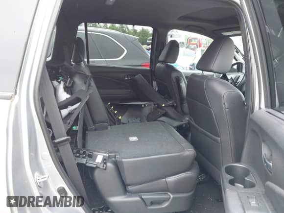 2019 Honda Passport EX-L with VIN 5FNYF8H54KB007201, listed as a IAAI auction lot 42502570 with 55,560 mi miles and . Bid and sale history available at DreamBid. Image 8.