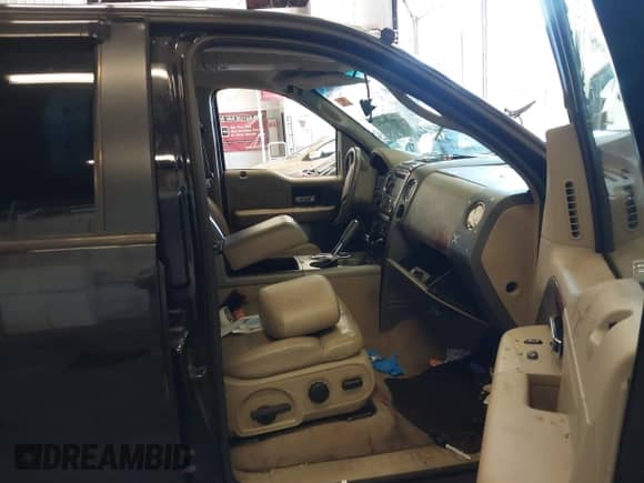 2005 Ford F-150 XLT z VIN 1FTPW14595KF08357, wystawiony jako IAAI lot #42955634 z przebiegiem Nie podano mil oraz . Historia ofert i sprzedaży dostępna na DreamBid. Obrazek 5.