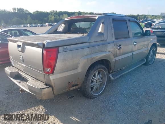 2002 Cadillac Escalade EXT with VIN 3GYEK63N42G346202, listed as a IAAI auction lot 43065319 with 157,334 mi miles and . Bid and sale history available at DreamBid. Image 4.